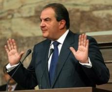 Der griechischer Regirungschef Konstantinos Karamanlis im Parlament