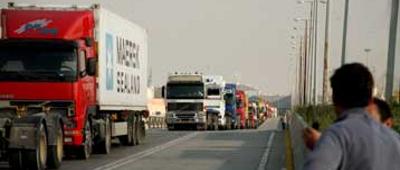 Lastwagenstau an Grenzübergang Griechenland - Bulgarien