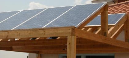 Photovoltaische Anlage auf dem Dach eines Privathauses