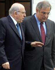 Die griechischen Minister G. Souflias und G. Papathanasiou